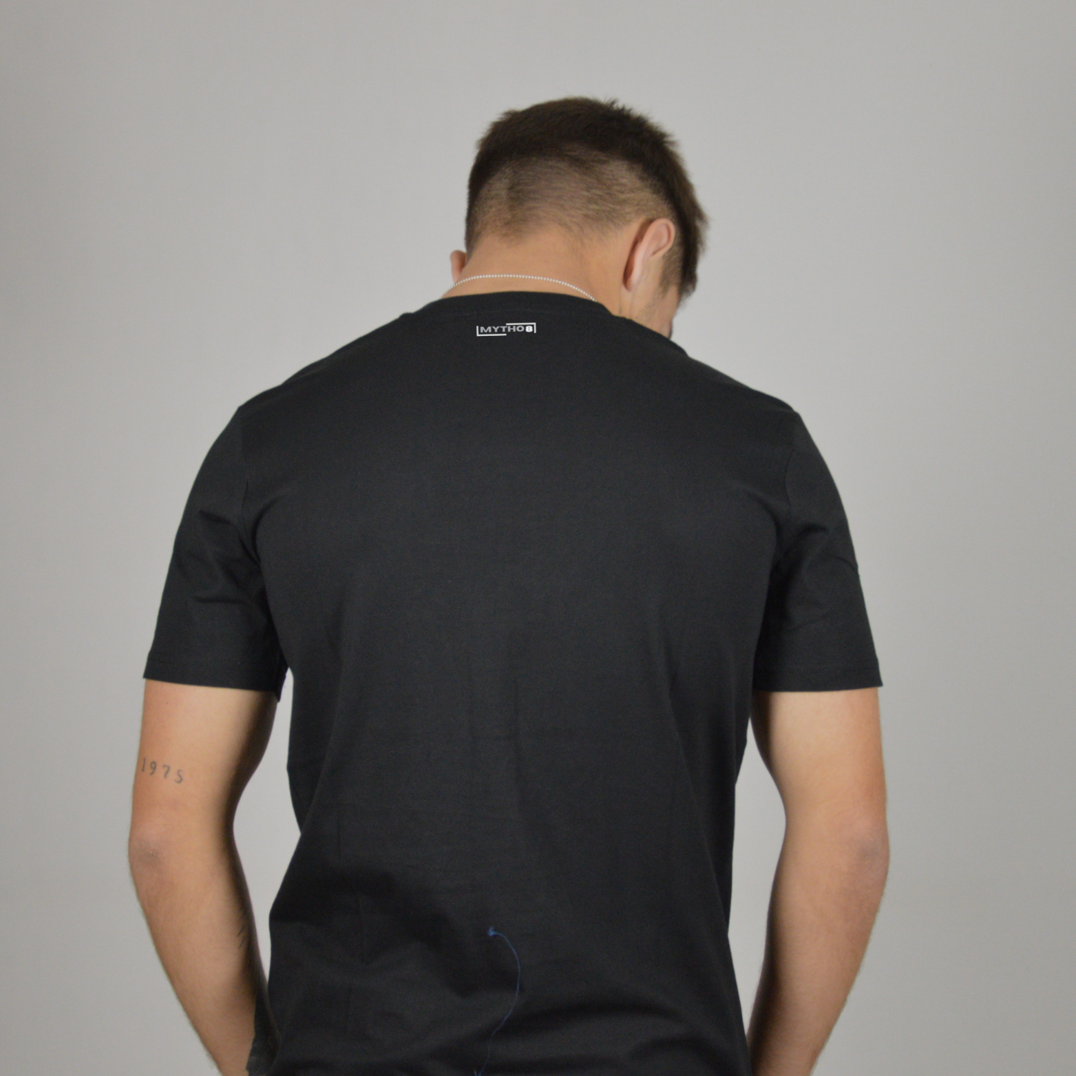 BASIC BLACK T-SHIRT - BACK