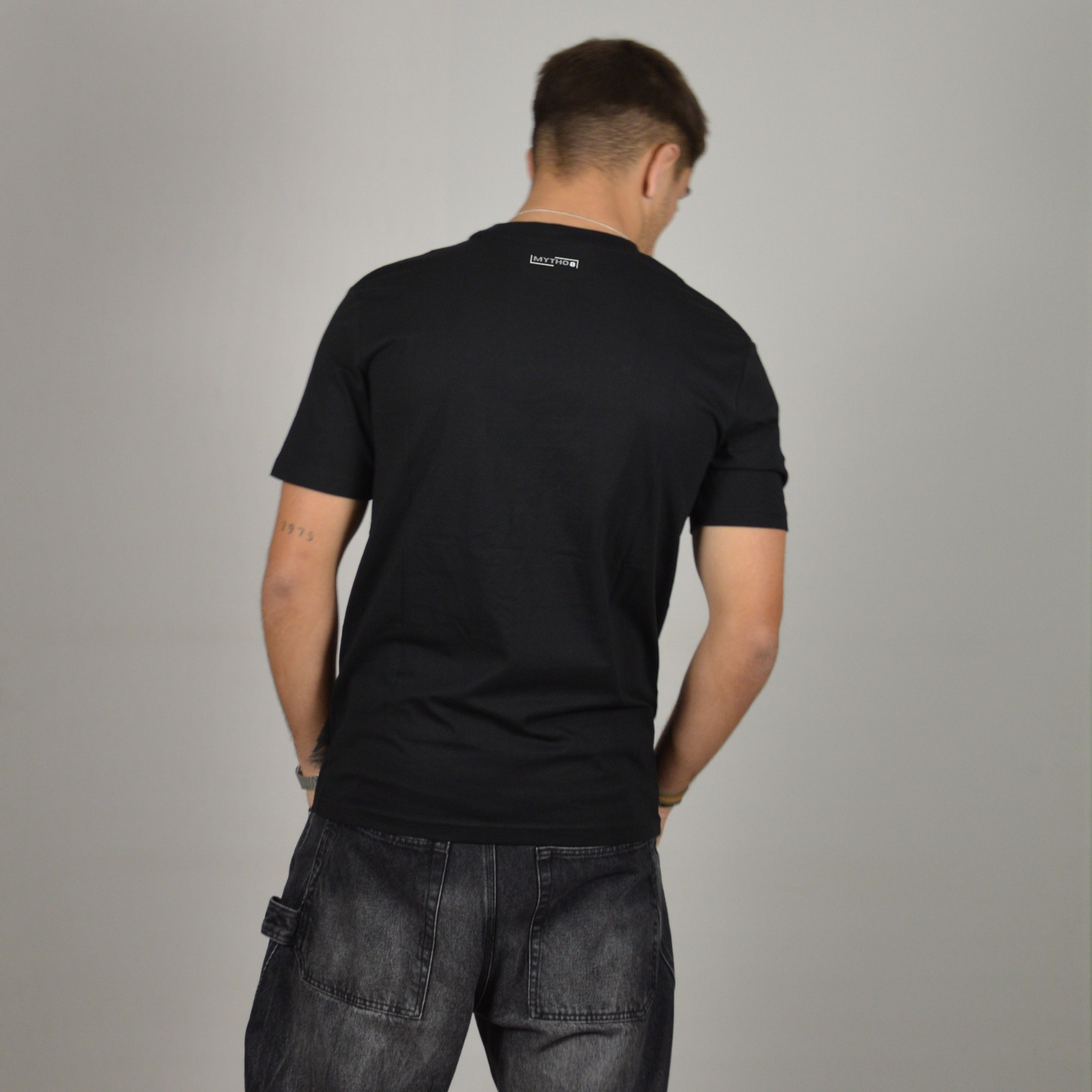 BASIC BLACK T-SHIRT - BACK