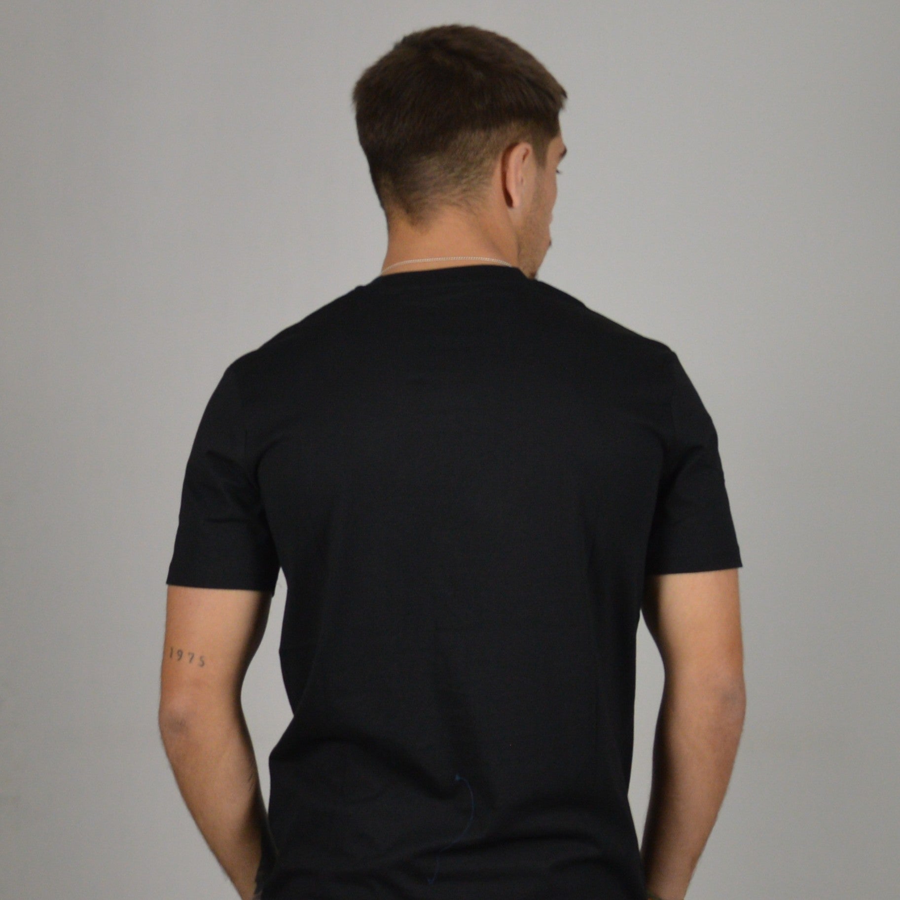 BASIC BLACK T-SHIRT - FRONT