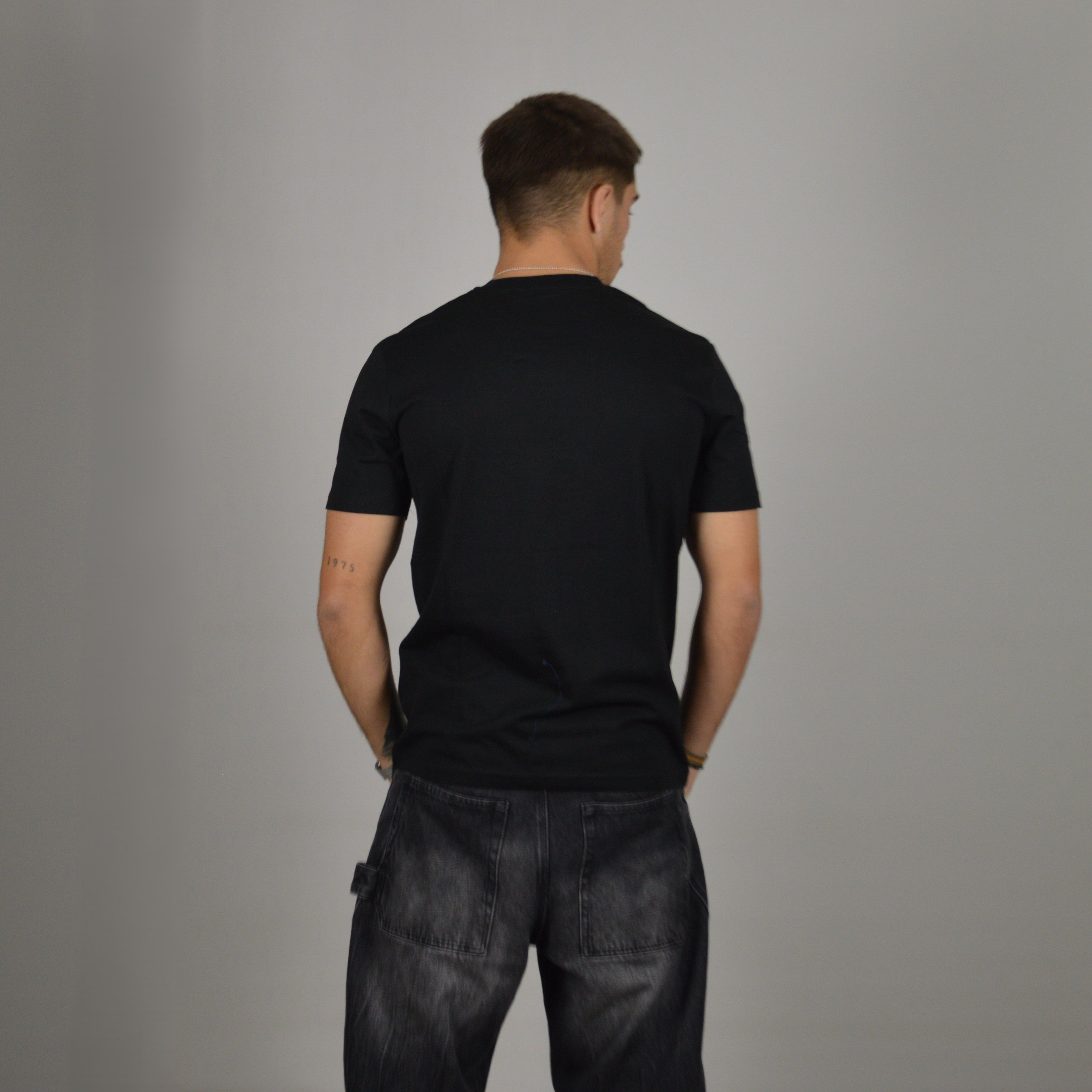 BASIC BLACK T-SHIRT - FRONT
