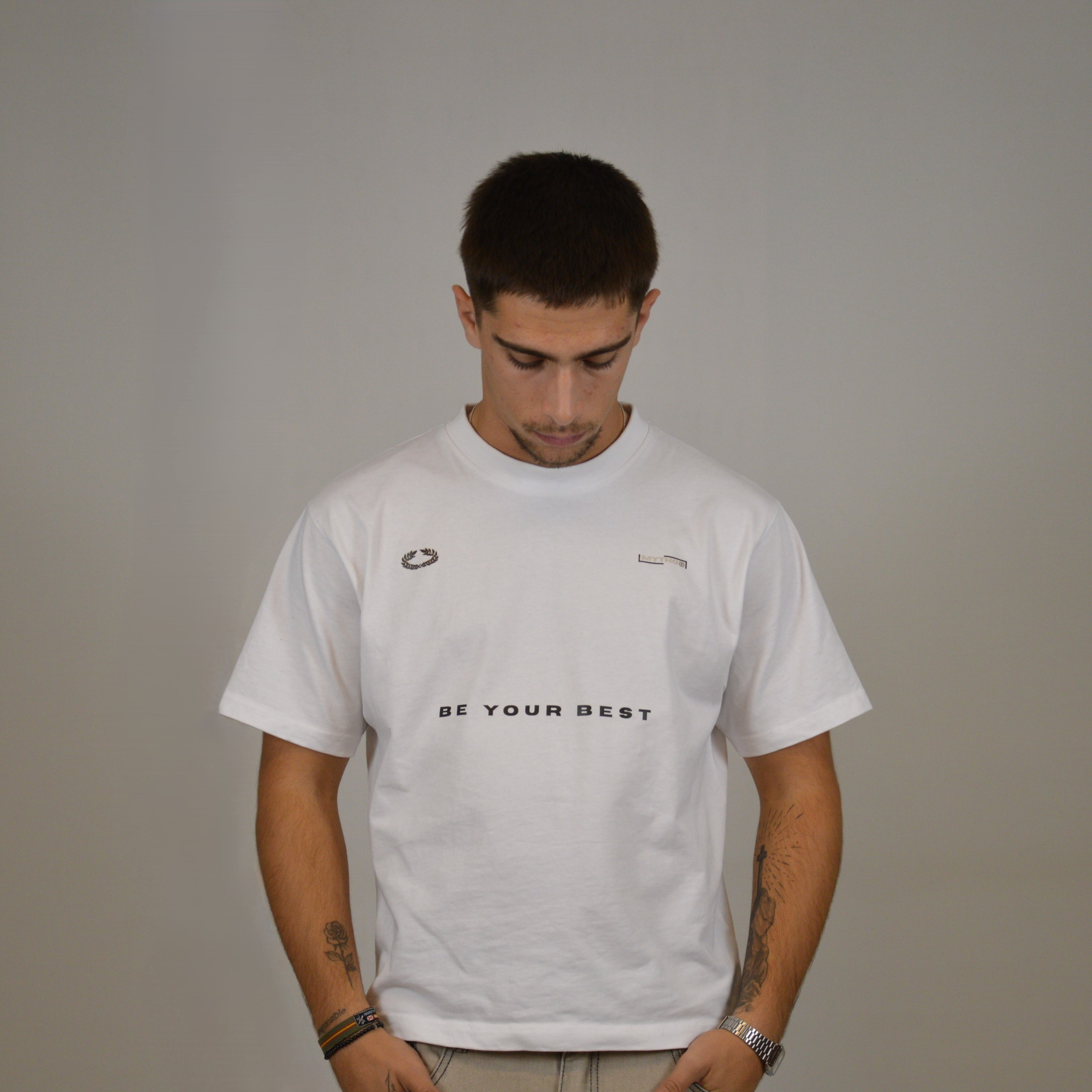 BE STRONGER CROPPED TEE WHITE/BROWN