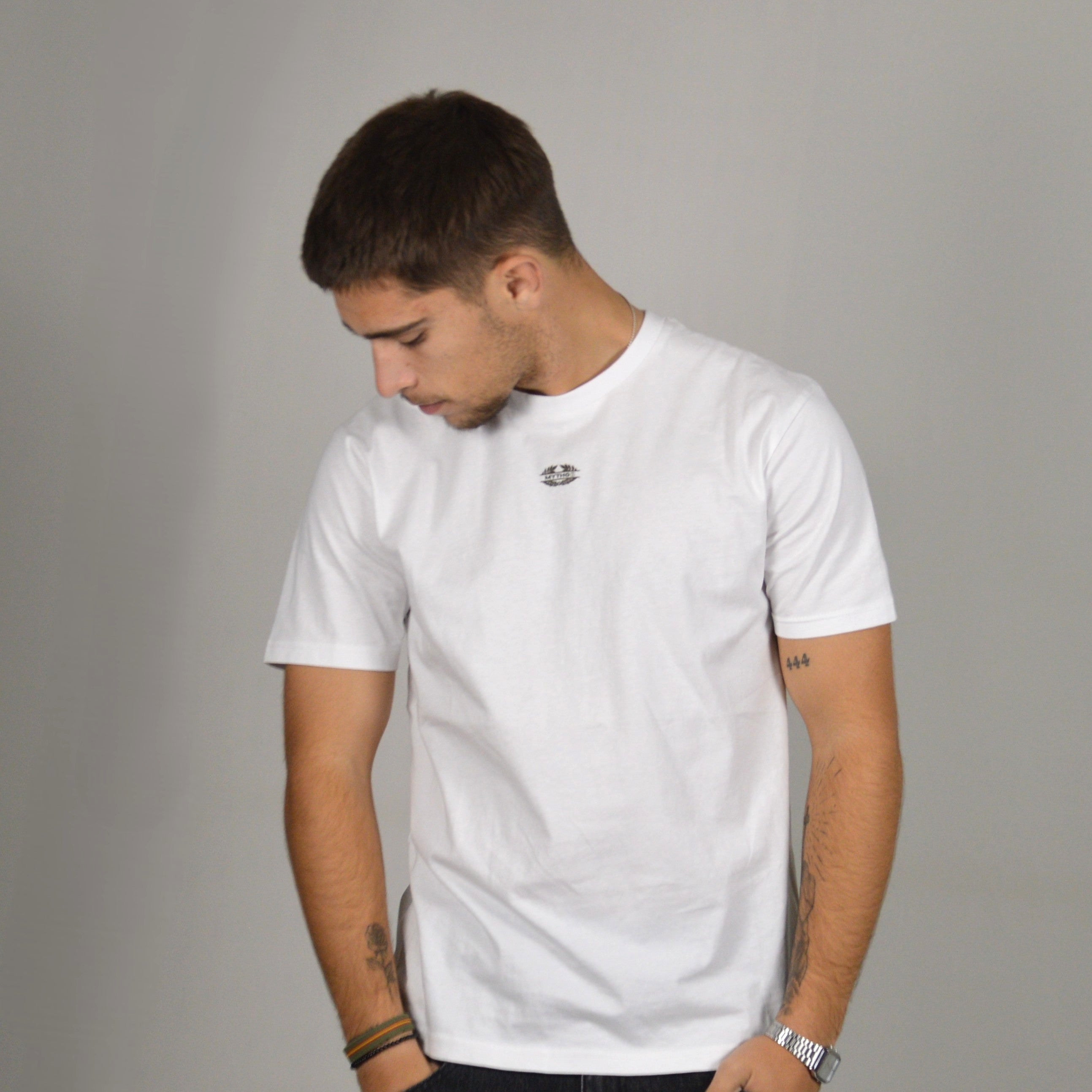 BASIC WHITE T-SHIRT - FRONT