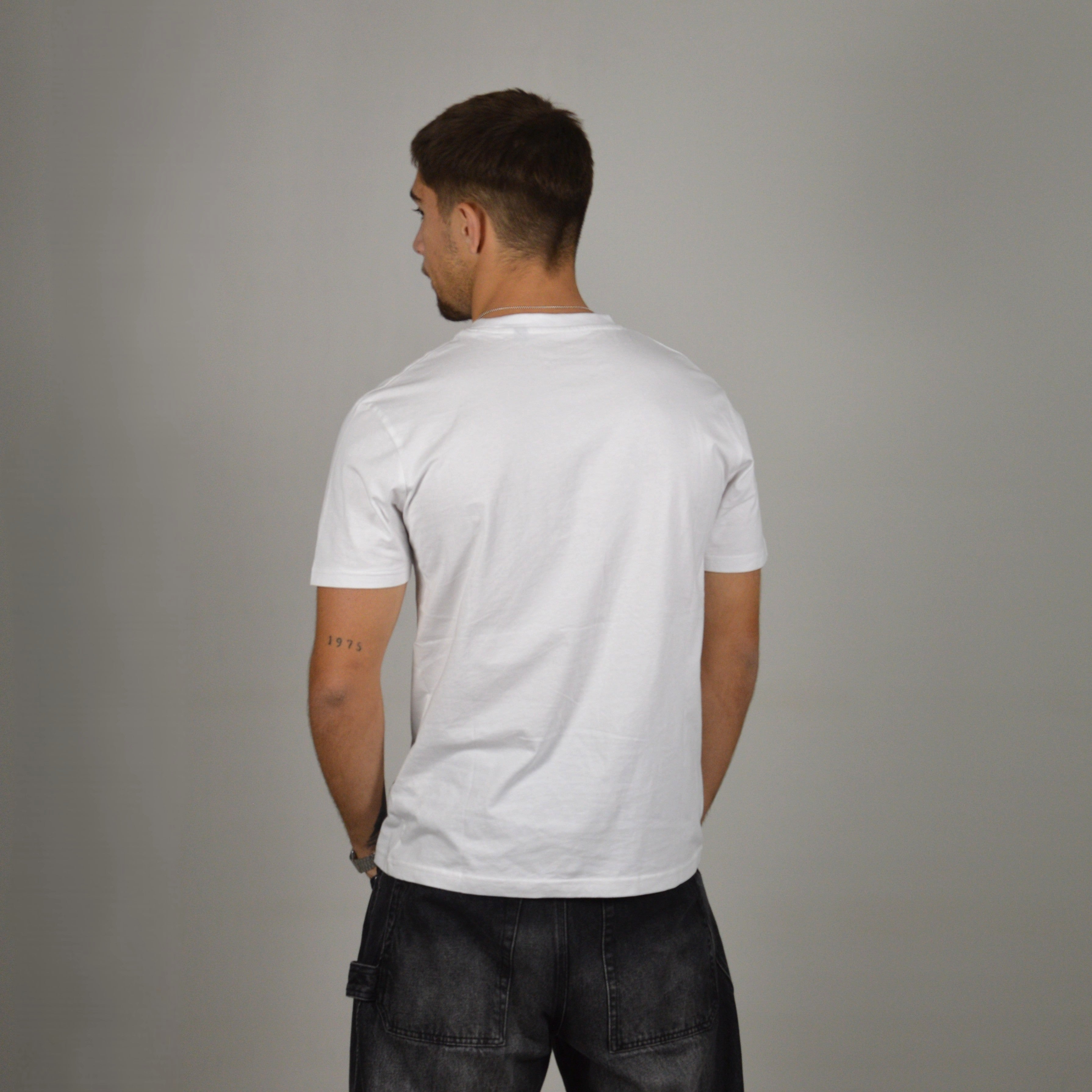 BASIC WHITE T-SHIRT - FRONT