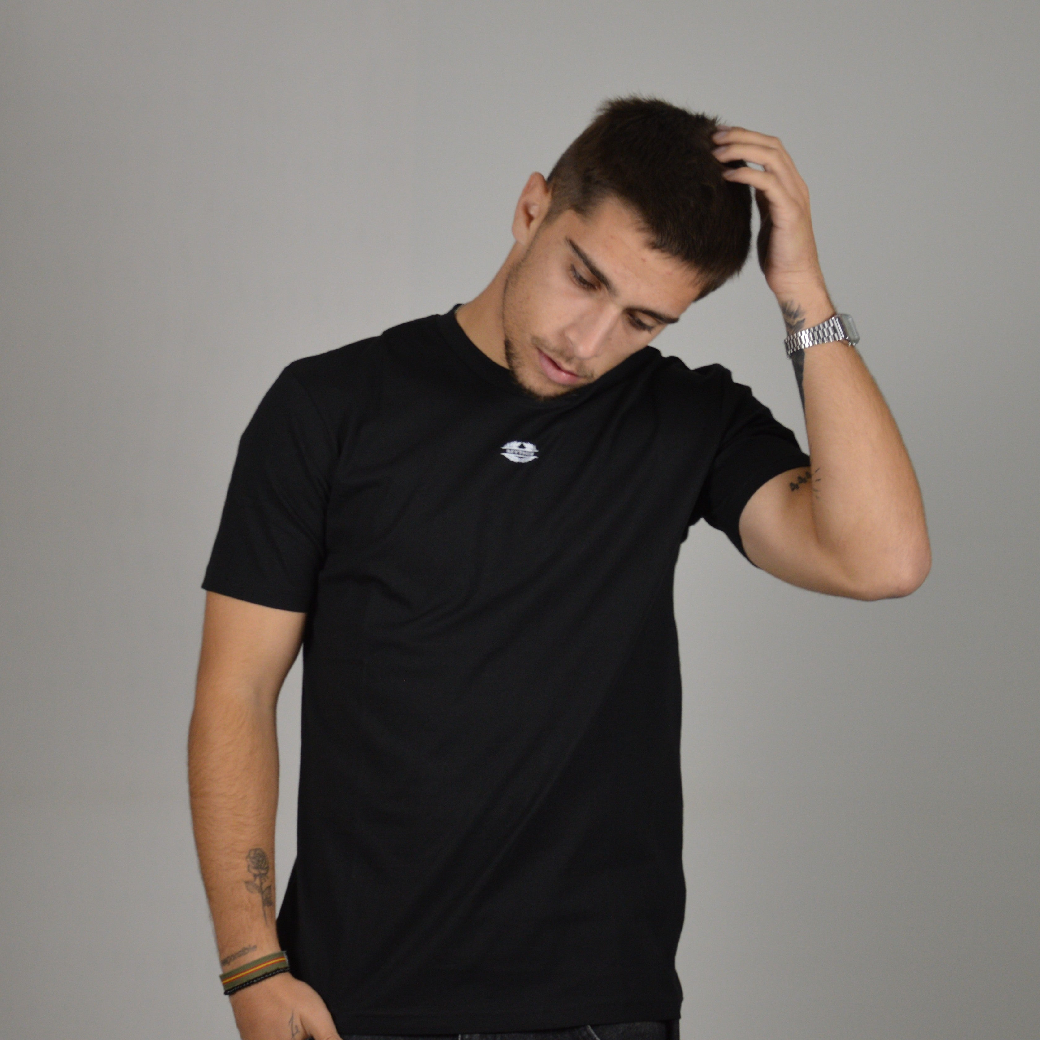 BASIC BLACK T-SHIRT - FRONT